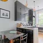 Elegant Hidden Gem By London Landmarks