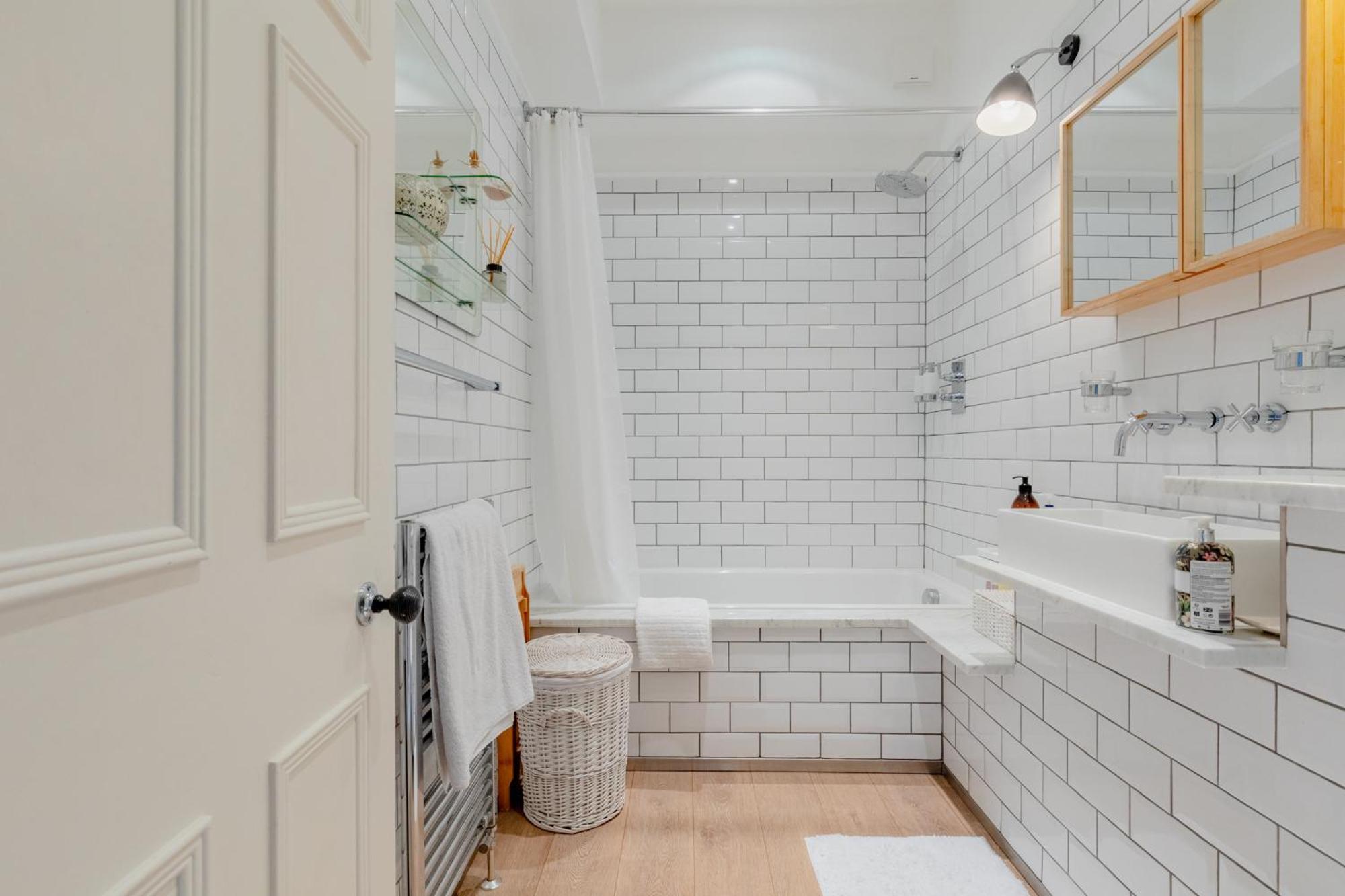 Elegant Hidden Gem By Landmarks Apartment *